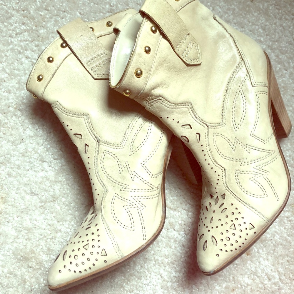 CARLOS SANTANA WESTERN ANKLE BOOTIE